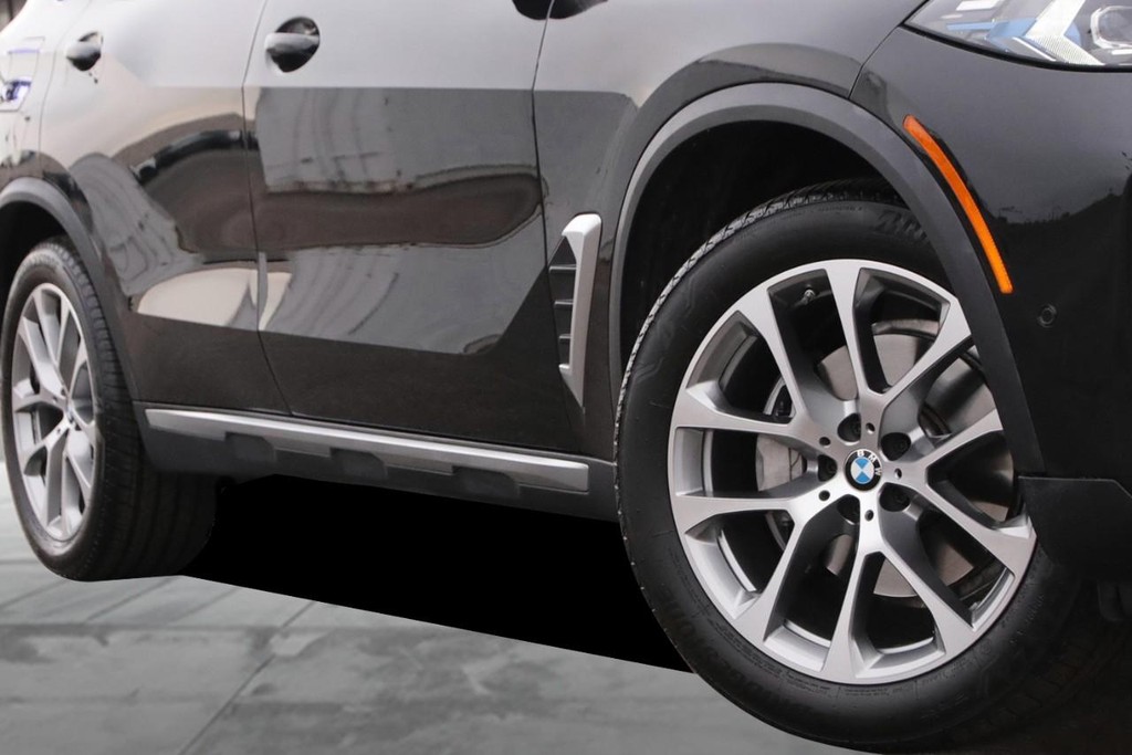 BMW X5 Vehicle Image 03