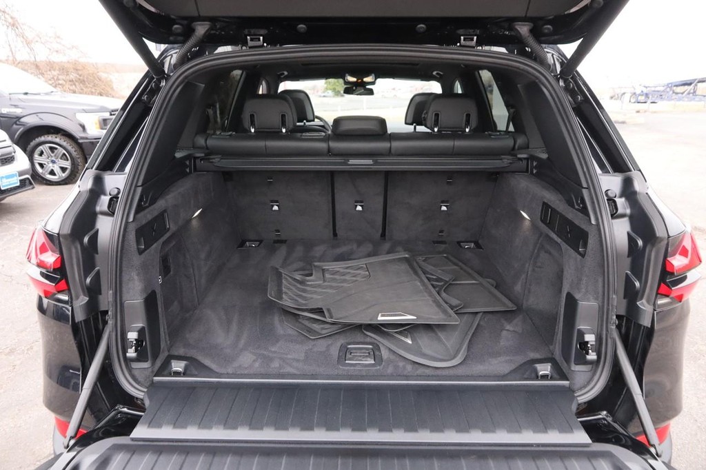 BMW X5 Vehicle Image 07