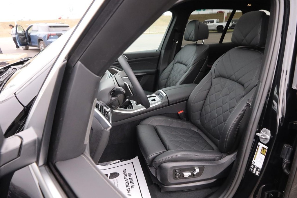 BMW X5 Vehicle Image 09