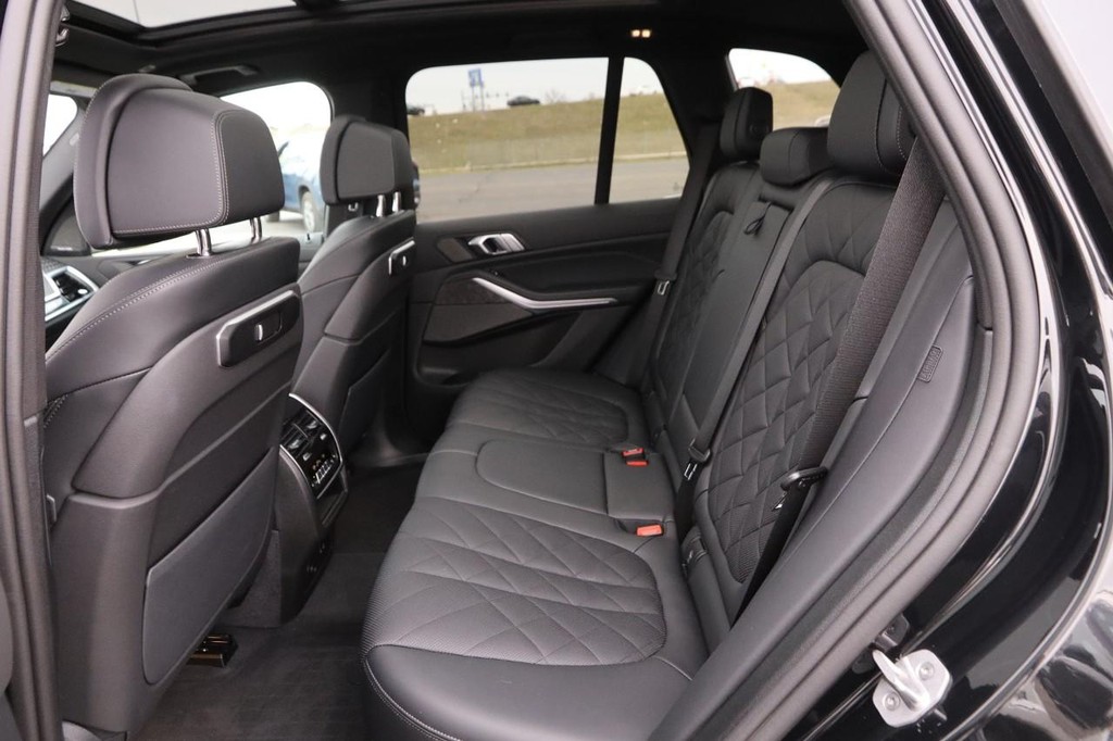 BMW X5 Vehicle Image 10