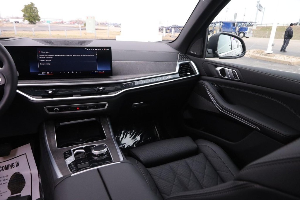 BMW X5 Vehicle Image 24