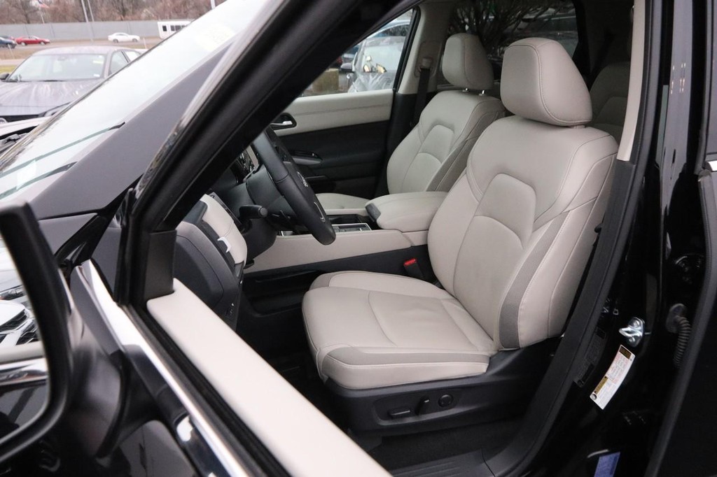 Nissan Pathfinder Vehicle Image 10