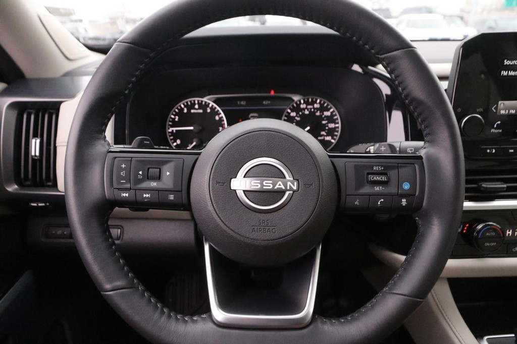 Nissan Pathfinder Vehicle Image 13