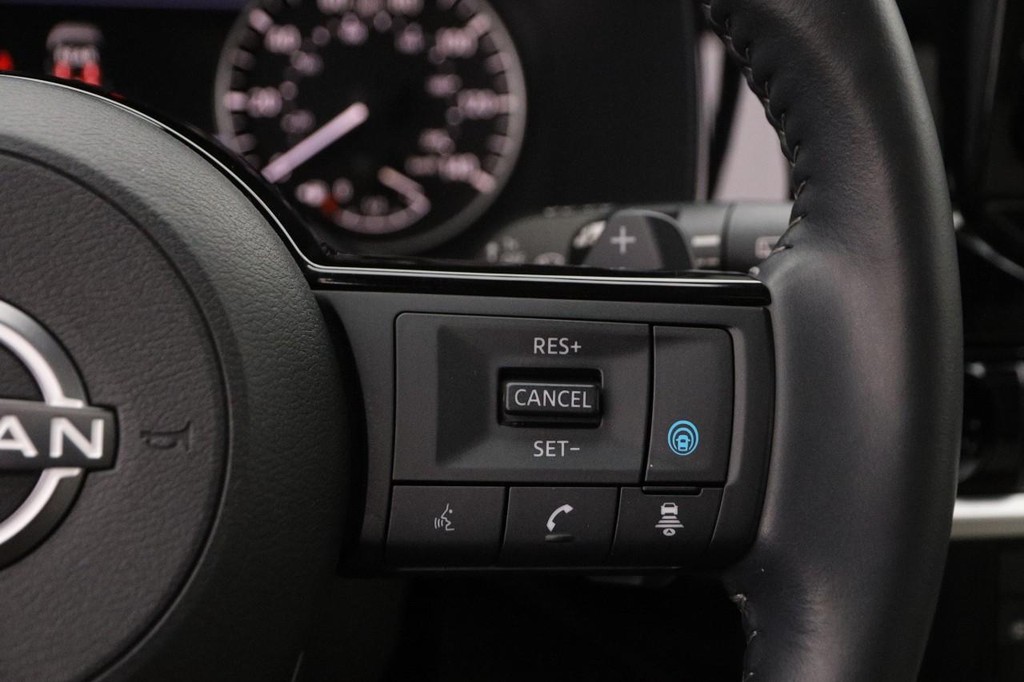 Nissan Pathfinder Vehicle Image 15