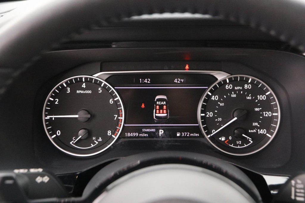 Nissan Pathfinder Vehicle Image 16