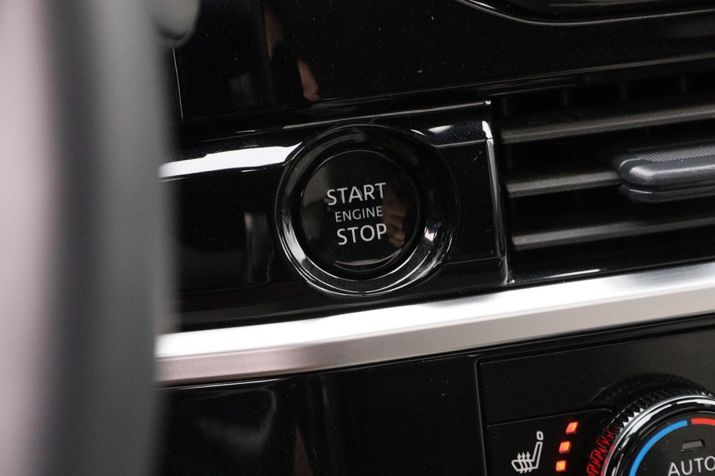 Nissan Pathfinder Vehicle Image 17