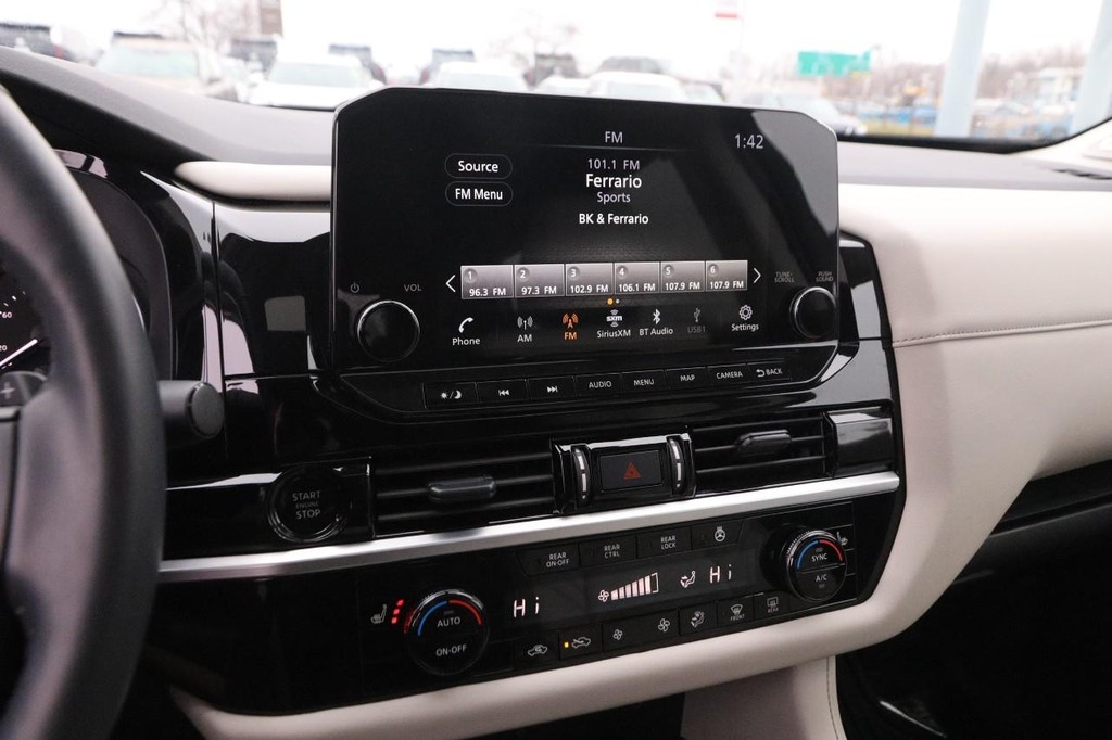 Nissan Pathfinder Vehicle Image 18