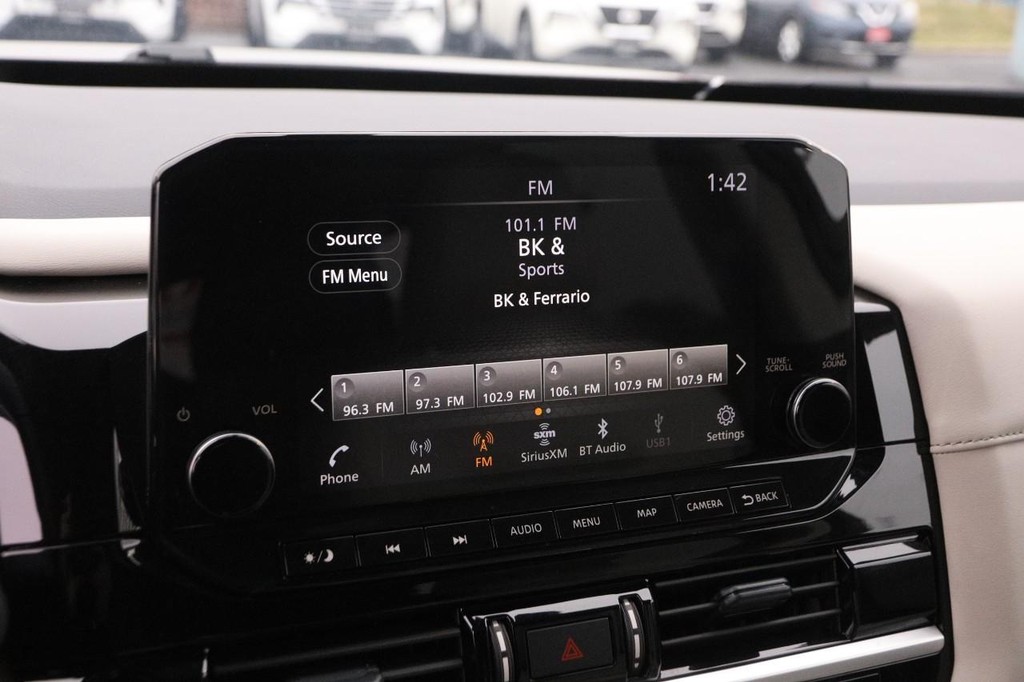 Nissan Pathfinder Vehicle Image 19