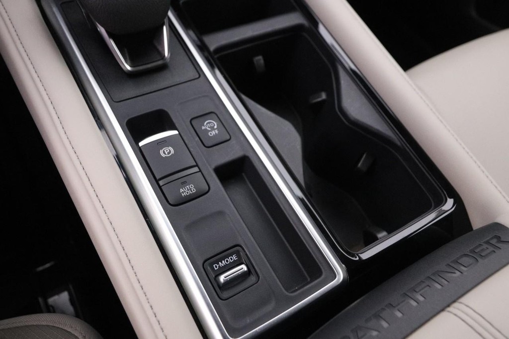 Nissan Pathfinder Vehicle Image 22