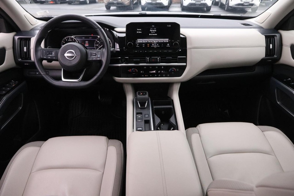 Nissan Pathfinder Vehicle Image 24