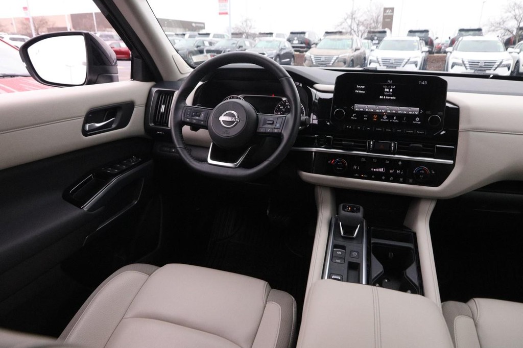 Nissan Pathfinder Vehicle Image 25