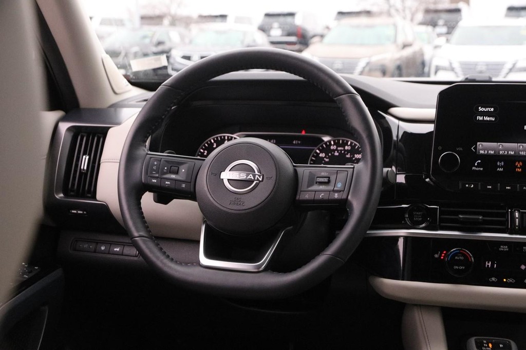 Nissan Pathfinder Vehicle Image 26