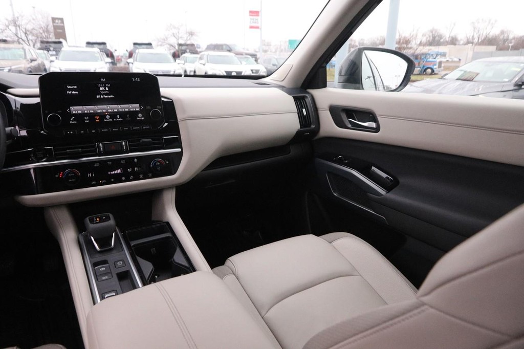 Nissan Pathfinder Vehicle Image 28
