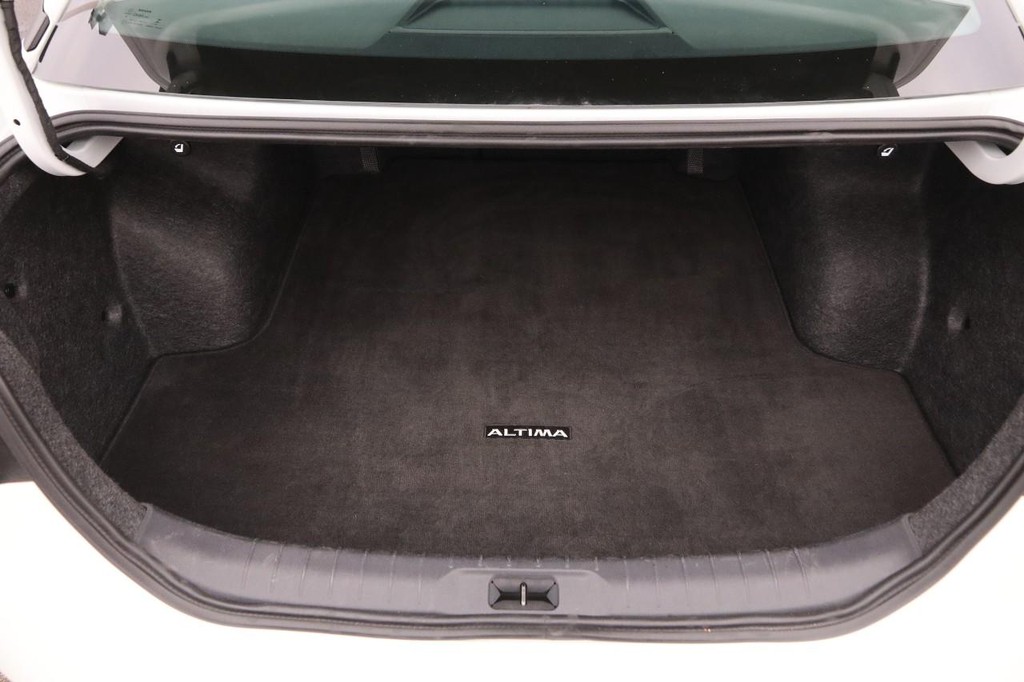Nissan Altima Vehicle Image 07
