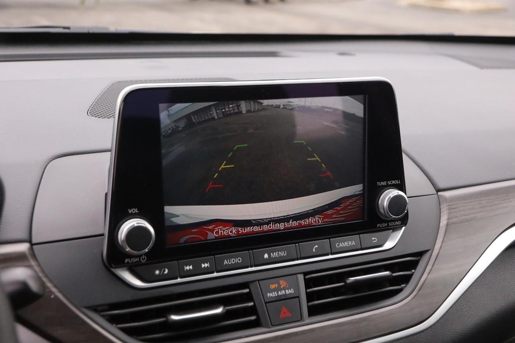 Nissan Altima Vehicle Image 16