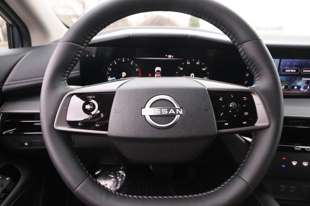 Nissan Murano Vehicle Image 11