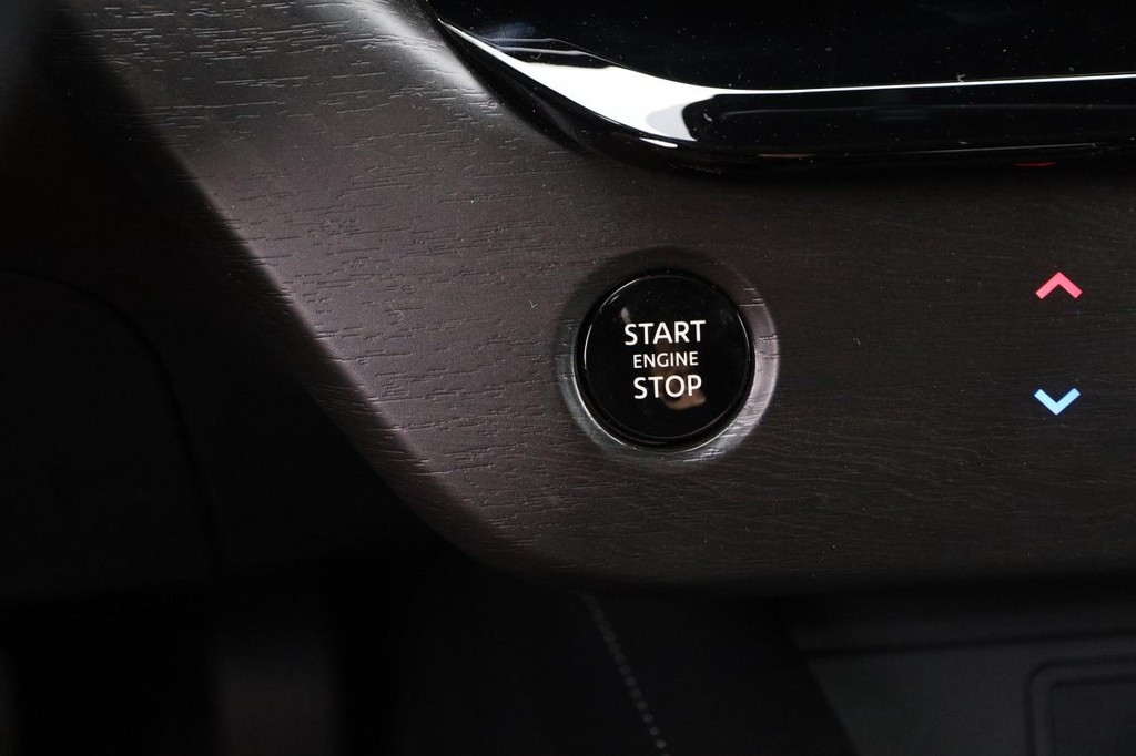 Nissan Murano Vehicle Image 15