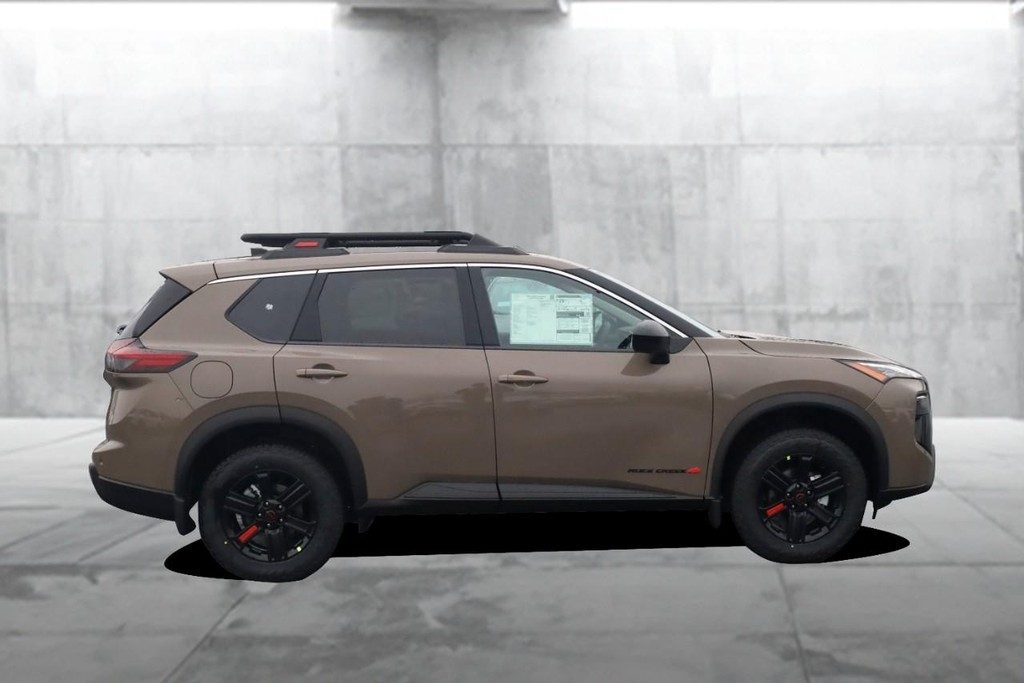 Nissan Rogue Vehicle Image 05