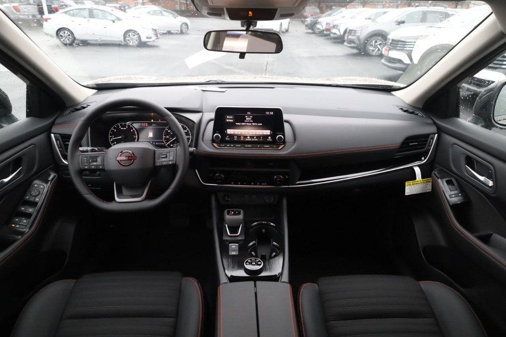 Nissan Rogue Vehicle Image 07