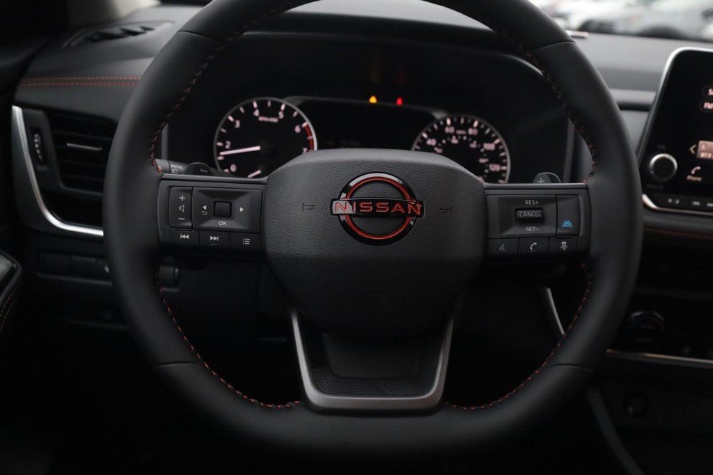 Nissan Rogue Vehicle Image 08