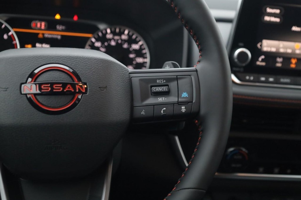 Nissan Rogue Vehicle Image 09