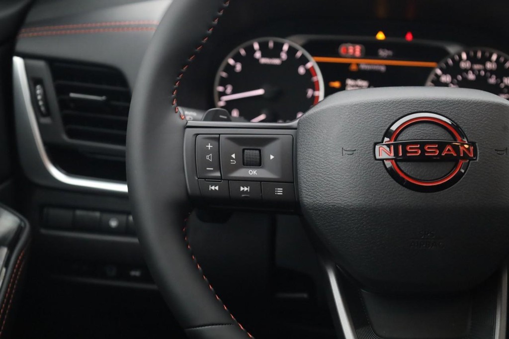 Nissan Rogue Vehicle Image 10