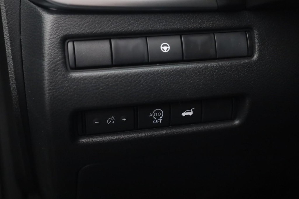 Nissan Rogue Vehicle Image 12