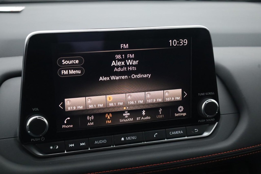 Nissan Rogue Vehicle Image 14