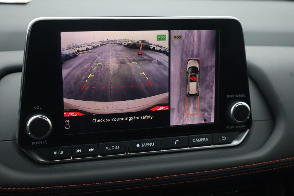 Nissan Rogue Vehicle Image 15