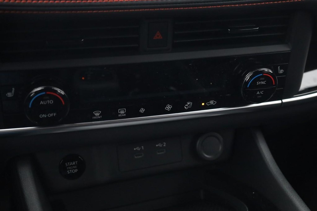 Nissan Rogue Vehicle Image 16