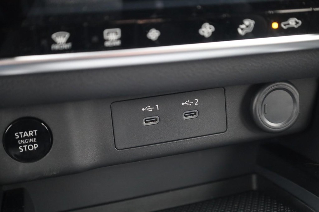 Nissan Rogue Vehicle Image 17