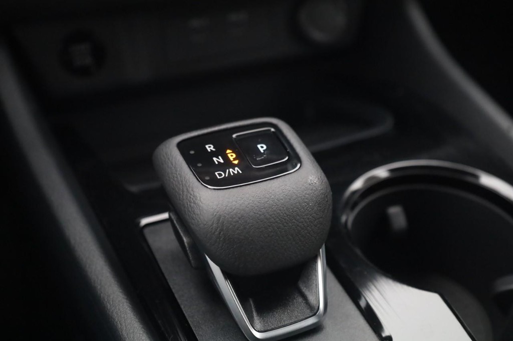 Nissan Rogue Vehicle Image 18