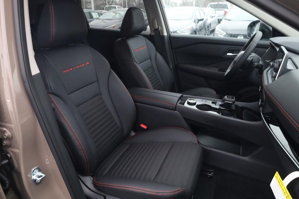 Nissan Rogue Vehicle Image 21