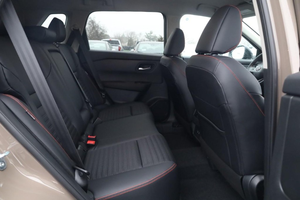 Nissan Rogue Vehicle Image 22