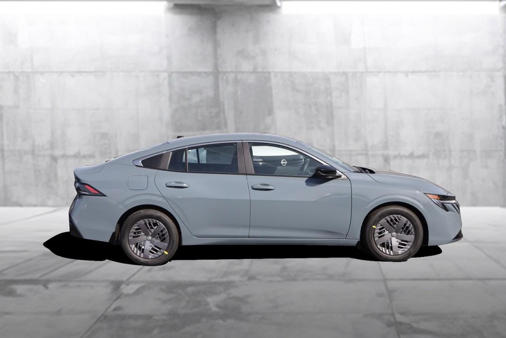 Nissan Sentra Vehicle Image 05