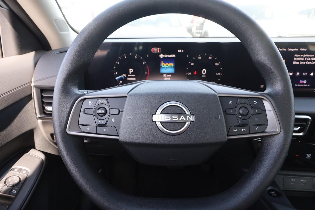 Nissan Sentra Vehicle Image 10