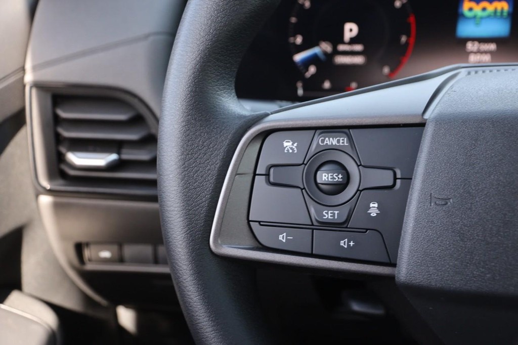 Nissan Sentra Vehicle Image 11