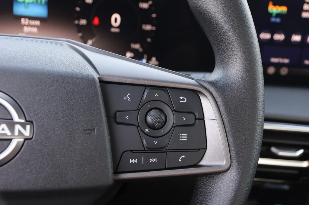 Nissan Sentra Vehicle Image 12