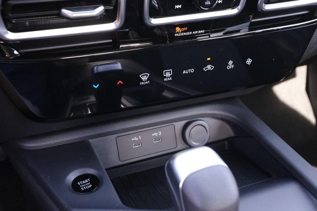 Nissan Sentra Vehicle Image 16