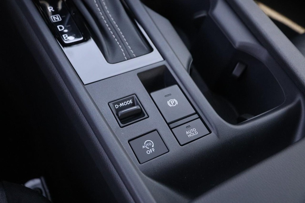 Nissan Sentra Vehicle Image 17