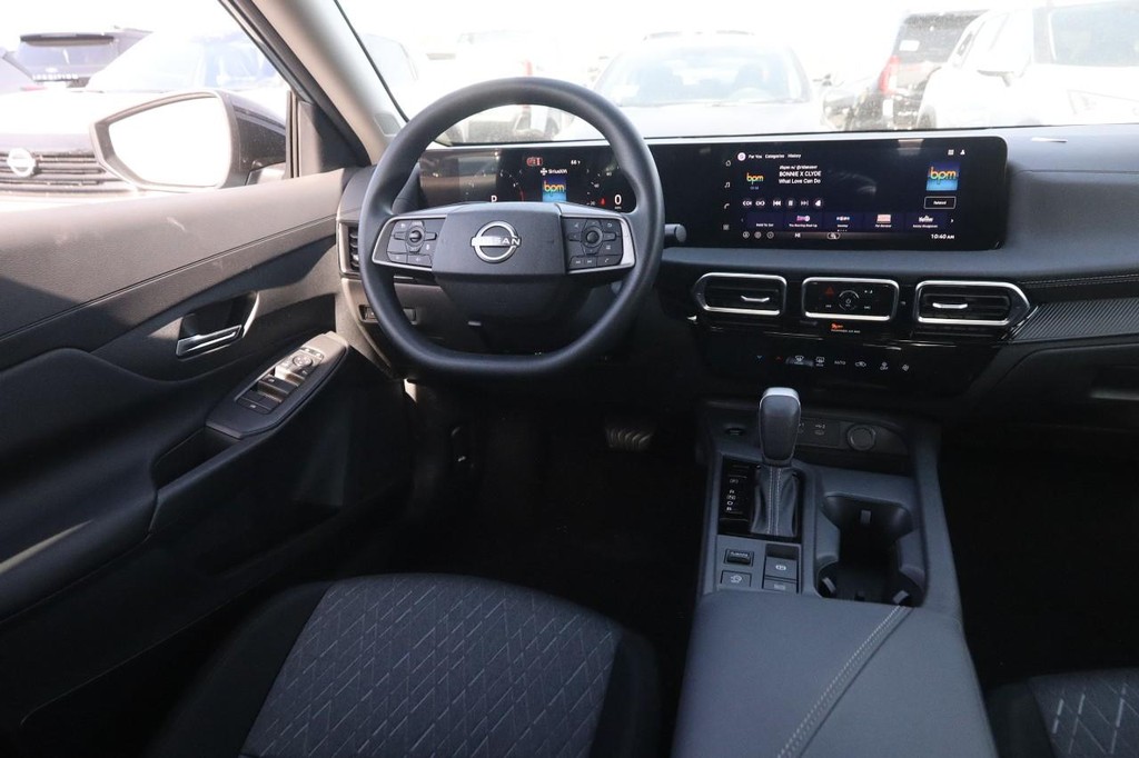 Nissan Sentra Vehicle Image 19