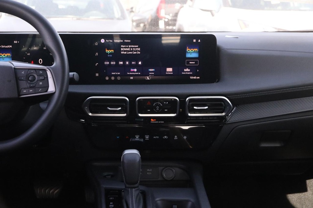 Nissan Sentra Vehicle Image 21