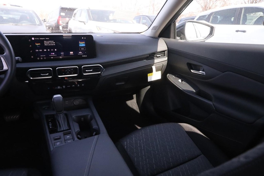 Nissan Sentra Vehicle Image 22