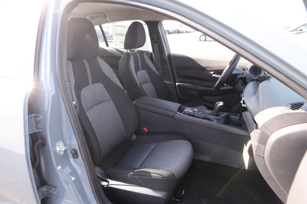 Nissan Sentra Vehicle Image 23