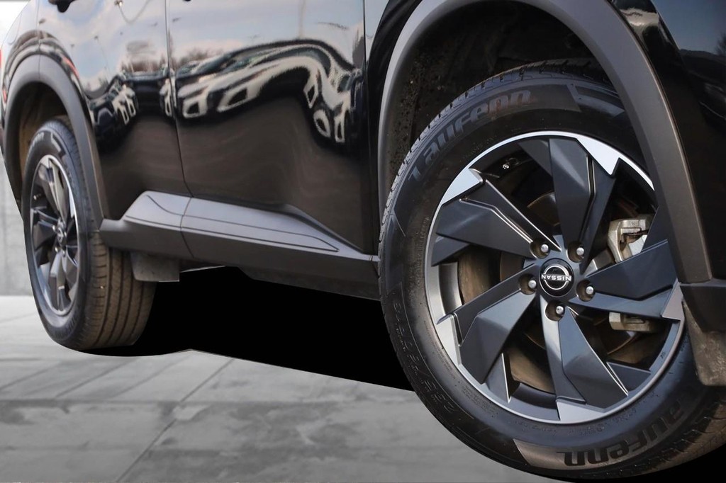 Nissan Rogue Vehicle Image 03