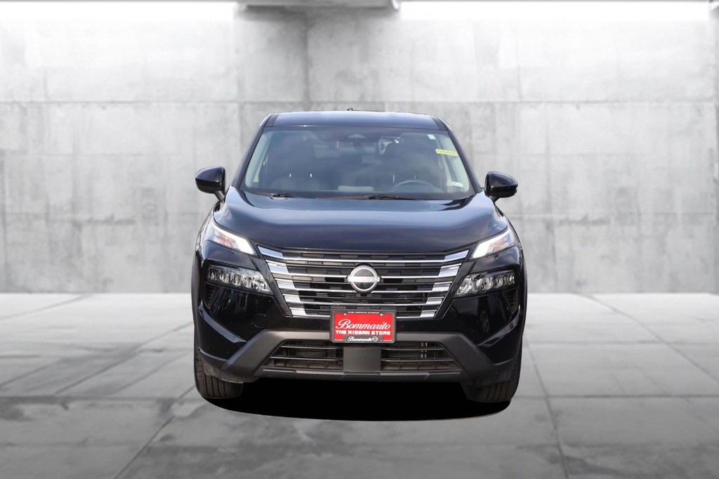 Nissan Rogue Vehicle Image 04