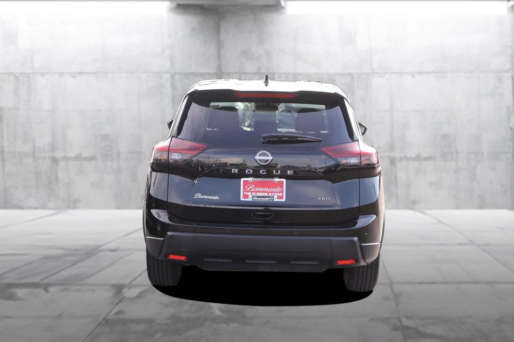 Nissan Rogue Vehicle Image 06