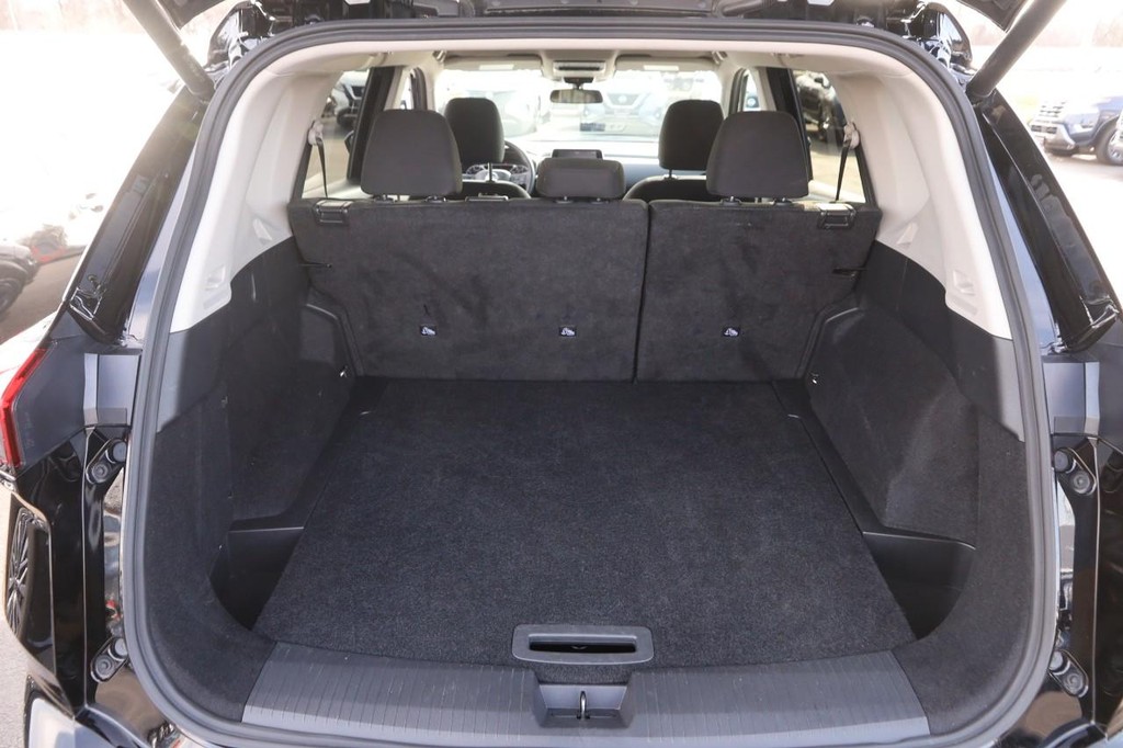 Nissan Rogue Vehicle Image 07