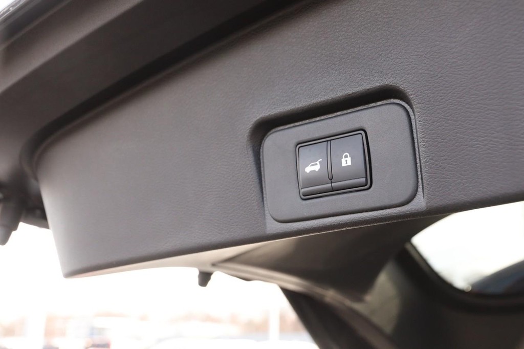 Nissan Rogue Vehicle Image 08