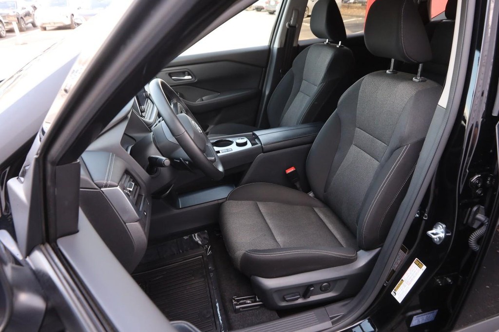 Nissan Rogue Vehicle Image 09